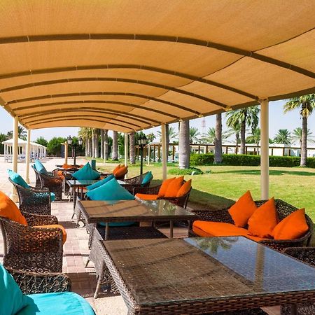 Sealine Beach, a Murwab Resort Mesaieed Exterior foto The beach at the resort
