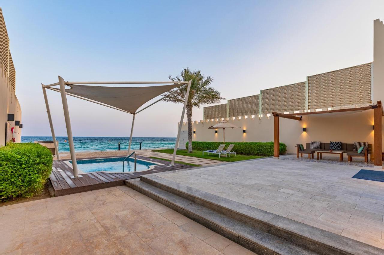 Sealine Beach, a Murwab Resort Mesaieed Exterior foto The beach at the Ritz-Carlton, Ras Al Khaimah