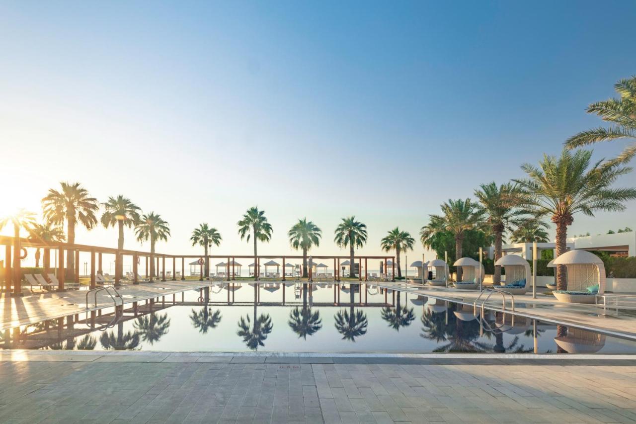 Sealine Beach, a Murwab Resort Mesaieed Exterior foto The resort's main pool